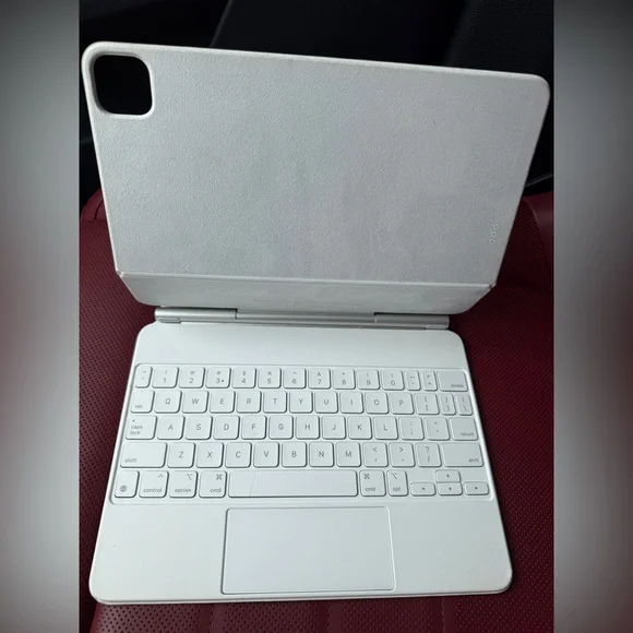 Apple Magic Keyboard - Picture 1 of 5